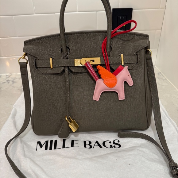 Mille Gabrielle 30cm Gray bag plus charm - Picture 2 of 16